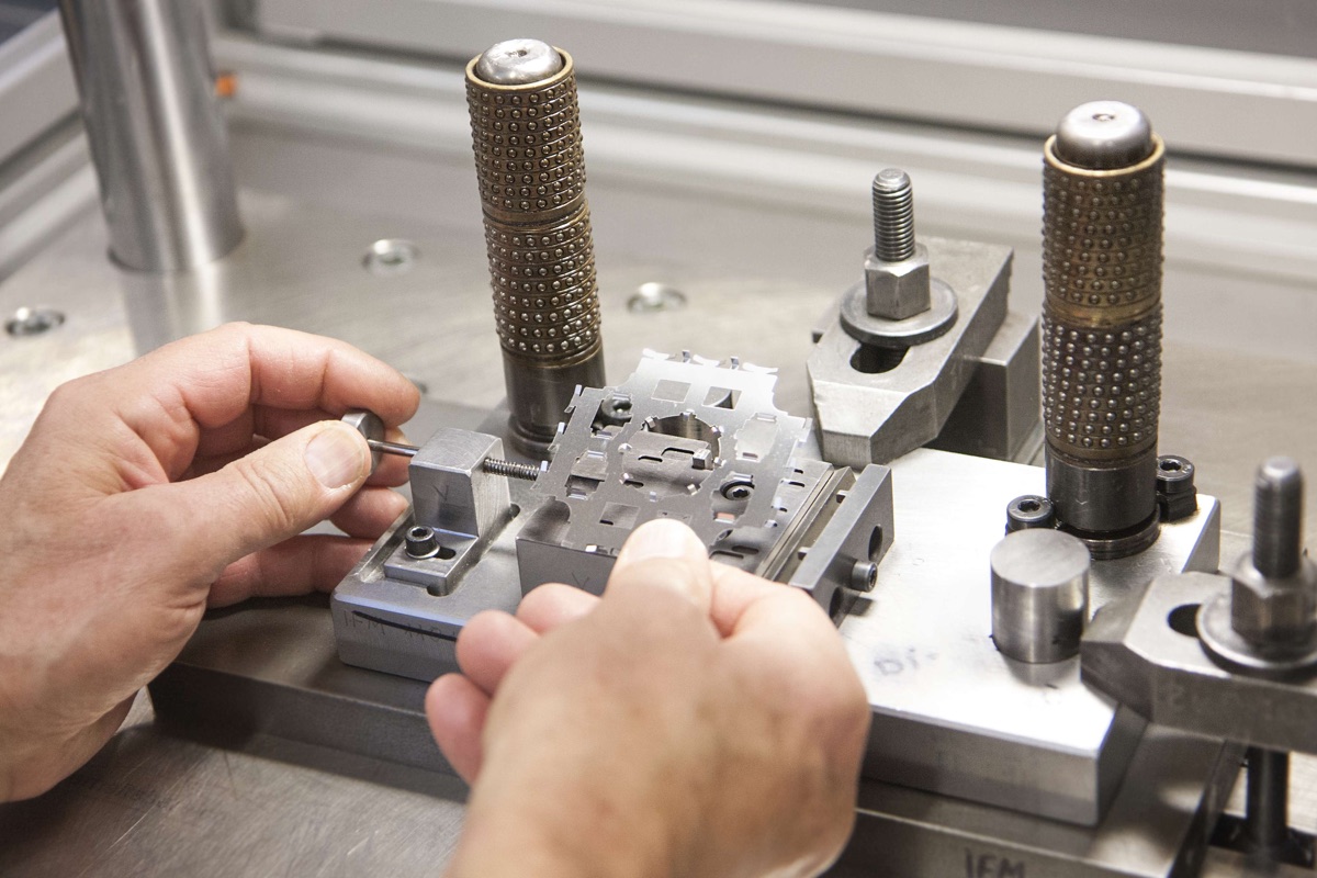 Maschine für technische Federn und Biegeteile