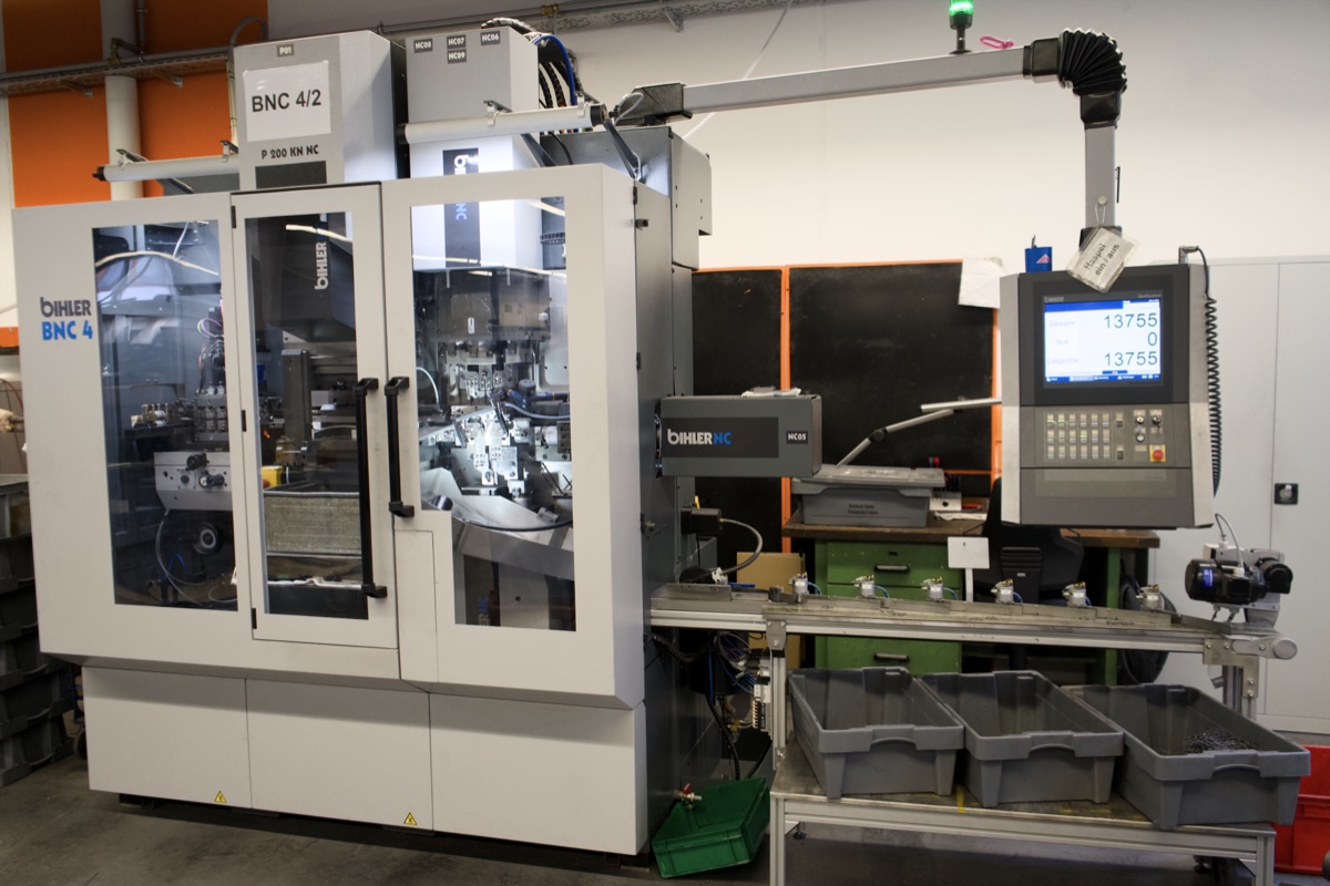 Produktionsbereich mit moderner Maschinentechnik
